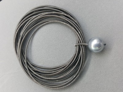 Single Gray Pearl Slate Piano Wire Bracelet